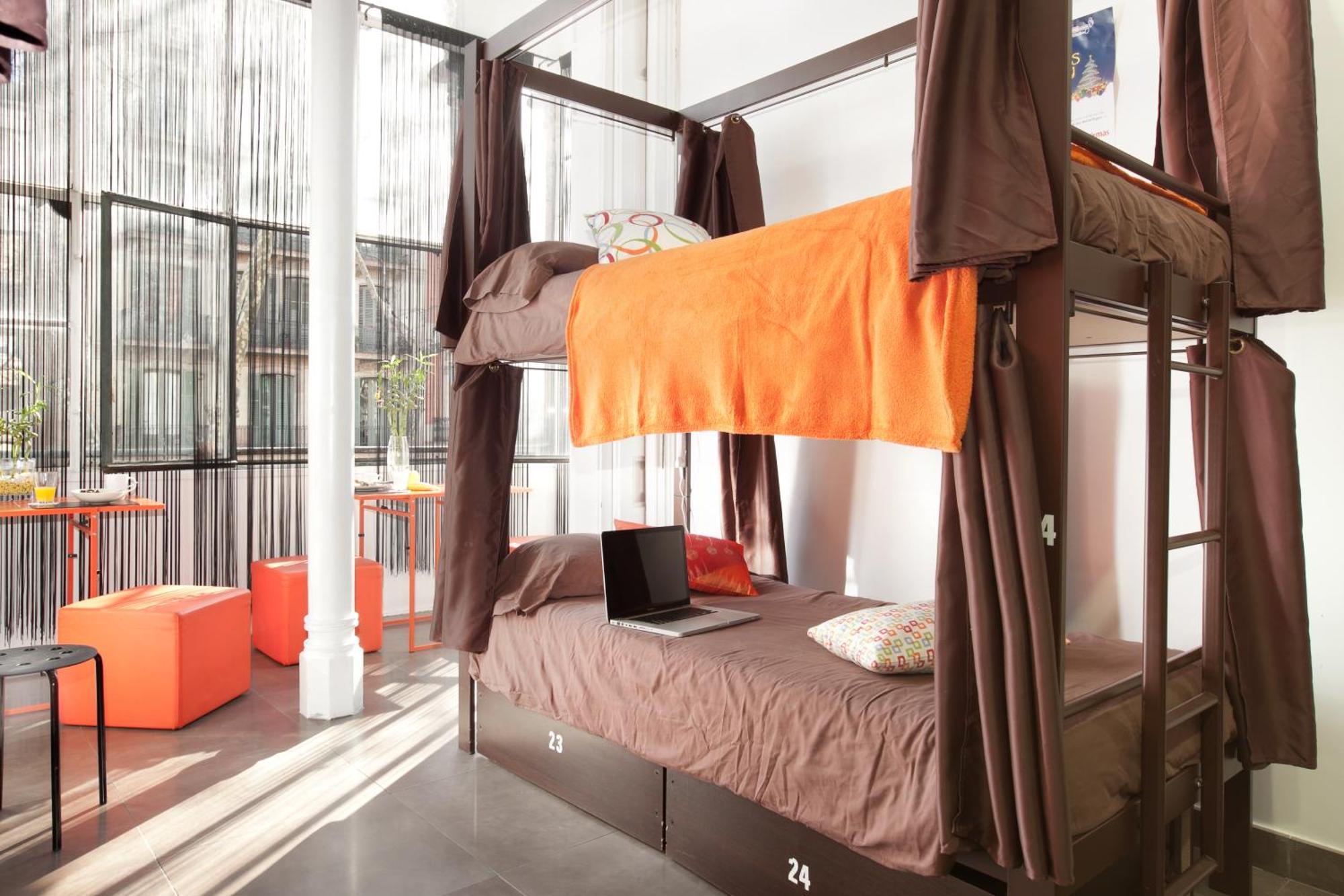 ฮิป คาร์มา โฮสเต็ล Hostel บาร์เซโลนา ภายนอก รูปภาพ
