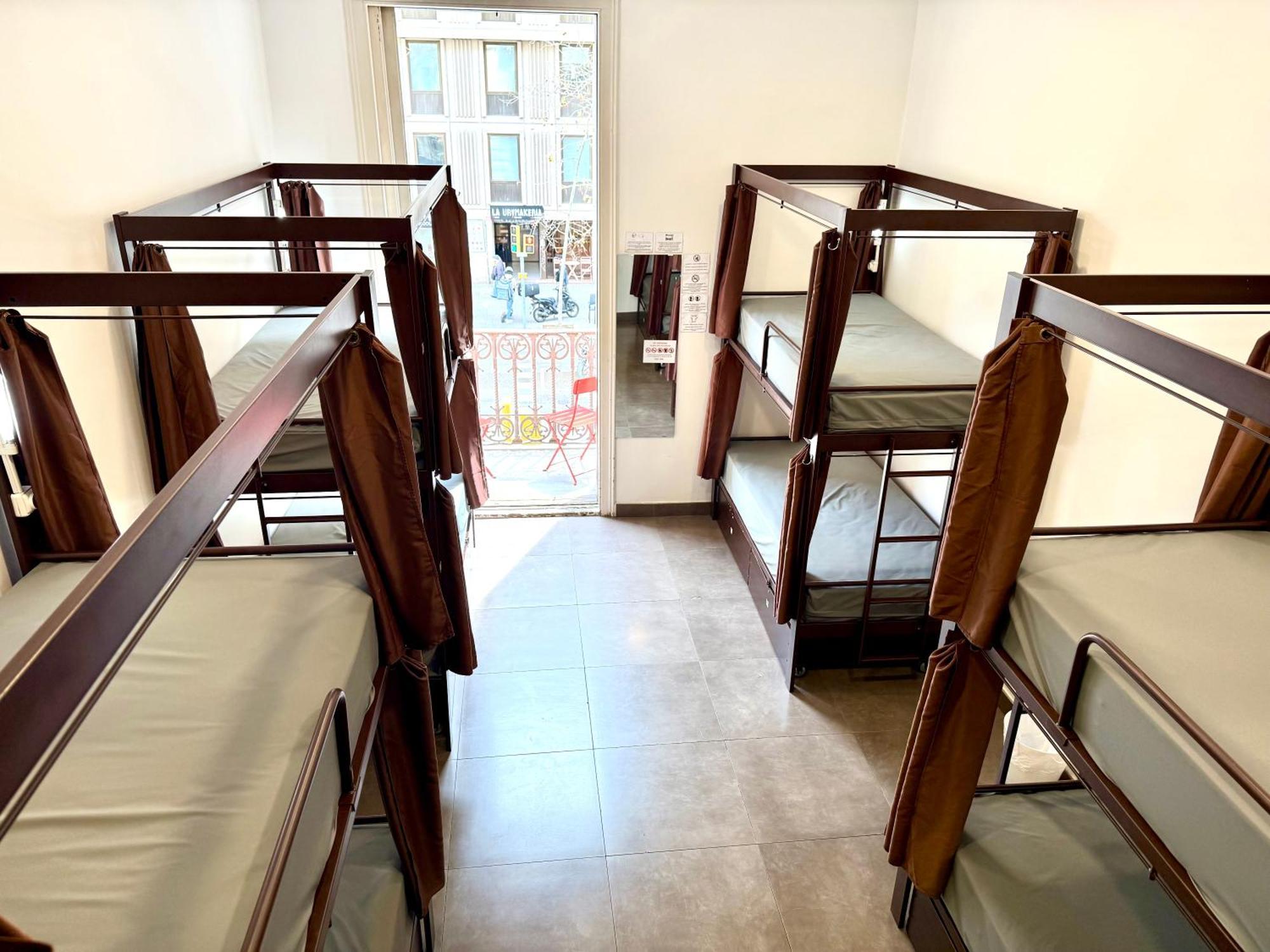 ฮิป คาร์มา โฮสเต็ล Hostel บาร์เซโลนา ภายนอก รูปภาพ
