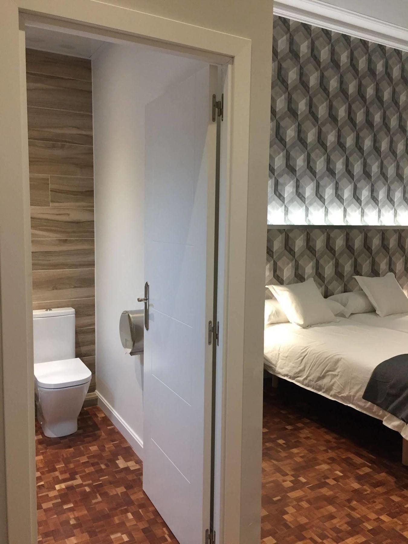 ฮิป คาร์มา โฮสเต็ล Hostel บาร์เซโลนา ภายนอก รูปภาพ
